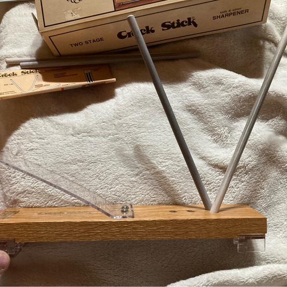 Vintage two stage crock stick knife and scissor sharpener with four rods. - Picture 8 of 9